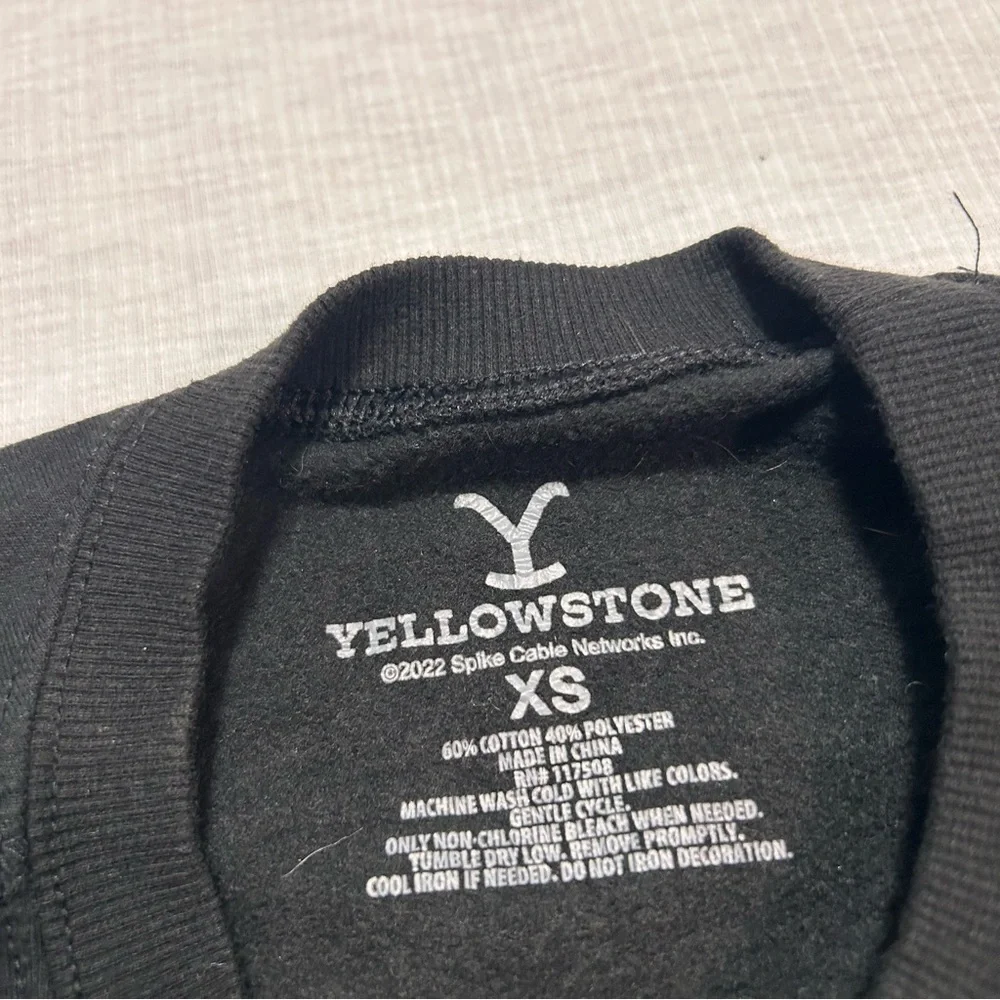 Yellowstone Dutton Ranch Montana Women’s Cropped‎ Sweatshirt XS Black Western - Picture 3 of 5